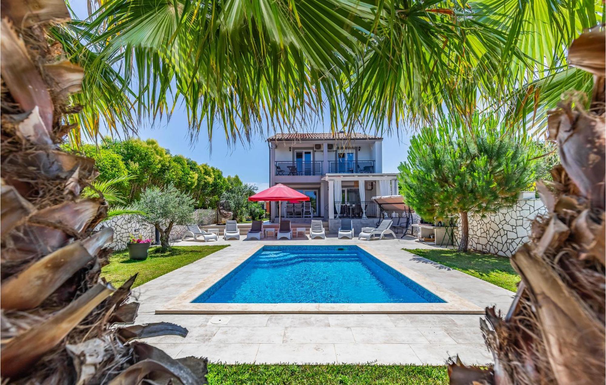 Awesome Home In Volme With Outdoor Swimming Pool Holiday home